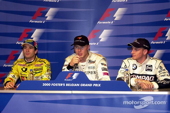 Conferencia de prensa post clasificación: pole posición Mika Hakkinen, segundo lugar Jarno Trulli, Jenson Button el tercer lugar