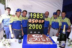 The Minardi-Fondmetal team celebrates 250 Grand Prix