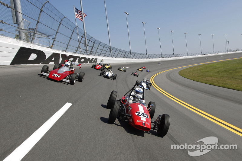 Demorunden der Formula Vee beim Formel-V-Revival auf dem Daytona International Speedway