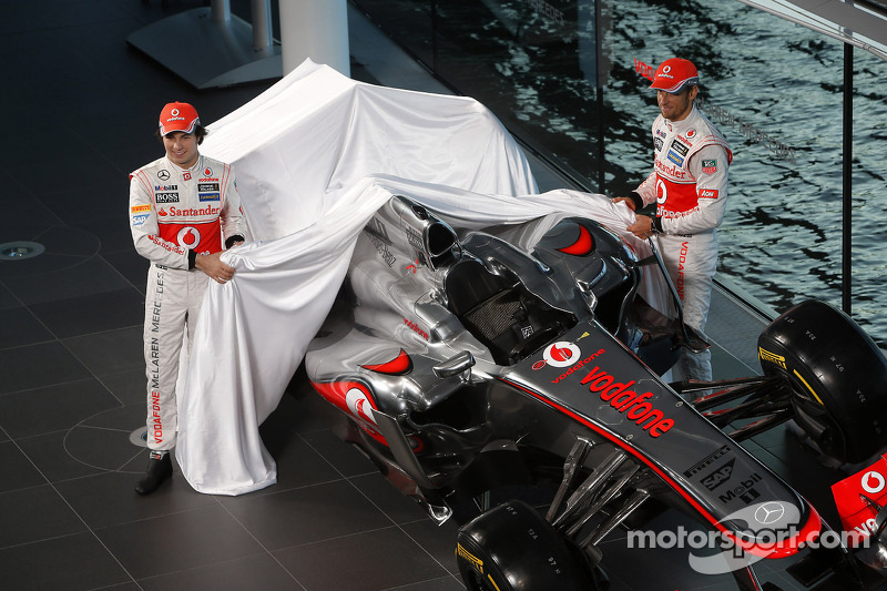 Sergio Perez, McLaren en teamgenoot Jenson Button, McLaren onthullen de nieuwe McLaren MP4-32