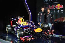 Mark Webber en Sebastian Vettel onthullen de Red Bull Racing RB9