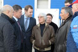 Bernie Ecclestone visita pista Sochi F1