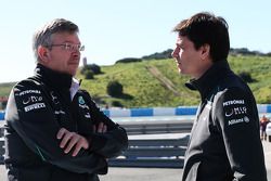 Ross Brawn, chefe da equipe Mercedes AMG F1 com Toto Wolff, acionista e diretor da equipe Mercedes