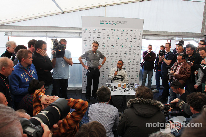 Льюіс Хемілтон, Mercedes AMG F1, спілкується зі ЗМІ