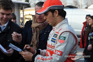 Sergio Perez, McLaren signs autographs for the fans
