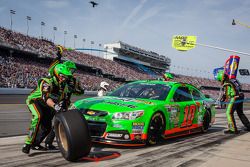 Pit stop for Danica Patrick, Stewart-Haas Racing Chevrolet