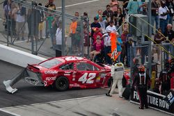 Juan Pablo Montoya, Earnhardt Ganassi Racing Chevrolet heads back to the garage