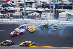 Trevor Bayne, Wood Brothers Racing Ford, Carl Edwards, Roush Fenway Racing Ford, David Gilliland, Front Row Motorsports Ford, Terry Labonte, Stoddard Ford, David Ragan, Front Row Motorsports Ford, Ricky Stenhouse Jr., Roush Fenway Racing Ford crash