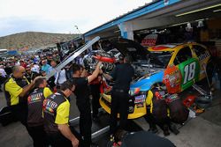 Crew members replace the engine of Kyle Busch, Joe Gibbs Racing Toyota