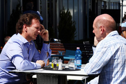 Christian Horner, Chefe de equipe da Red Bull Racing, com Adrian Newey, Diretor Técnico