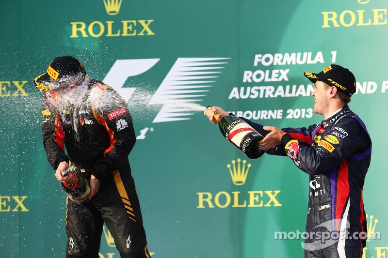 (Izq. A Der.): Kimi Raikkonen, Lotus F1 Team y Sebastian Vettel, Red Bull Racing festejan en el podi
