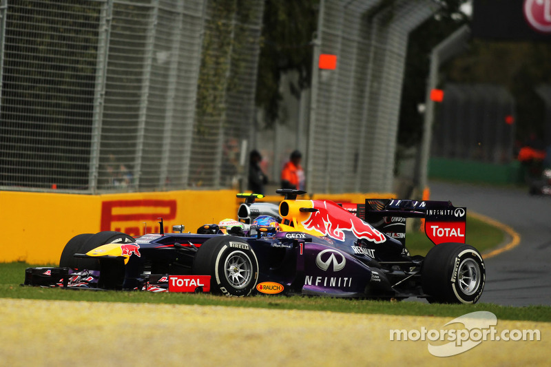 Sergio Pérez, McLaren MP4-28 y Sebastian Vettel, Red Bull Racing RB9