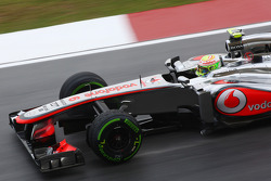 Sergio Perez, McLaren MP4-28 lastiklerini kilitliyor