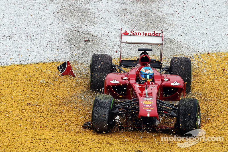 Fernando Alonso, Ferrari F138 crashes out of the race on lap 2