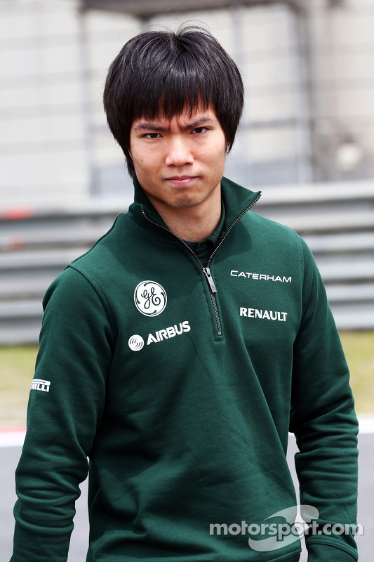 Ma Qing Hua, Caterham F1 piloto reserva anda pelo circuito