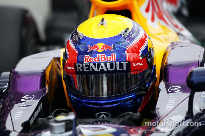 Mark Webber, y su Red Bull Racing RB9 en el parque cerrado