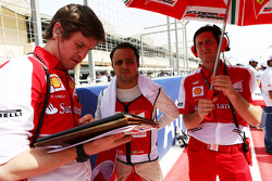 Rob Smedley, Engenheiro da Ferrari e Felipe Massa, Ferrari no grid