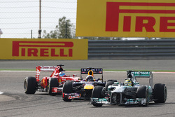 Nico Rosberg, Mercedes AMG F1 W04, Sebastian Vettel, Red Bull Racing RB9 et Fernando Alonso, Ferrari F138