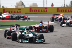 Nico Rosberg, Mercedes AMG F1 W04, Sebastian Vettel, Red Bull Racing RB9 et Fernando Alonso, Ferrari F138