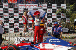 Victory circle: race winner Takuma Sato, A.J. Foyt Enterprises Honda