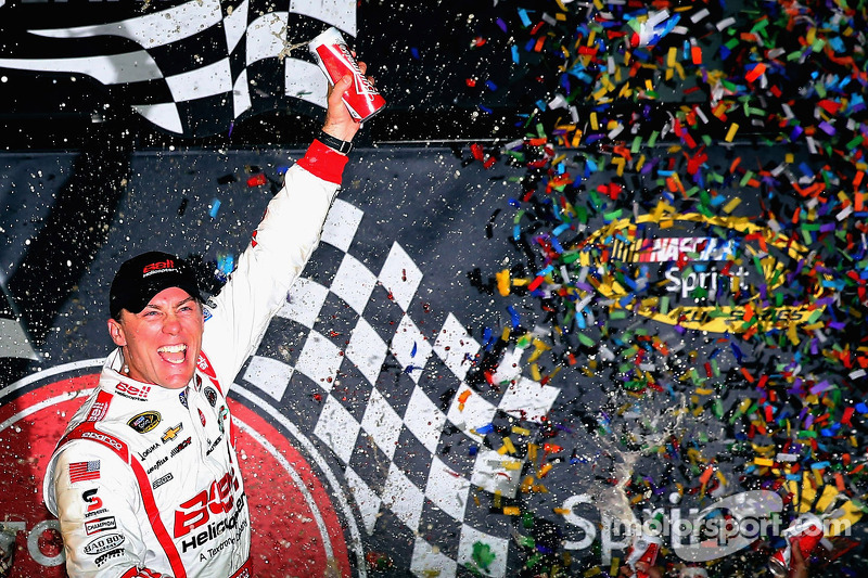 Victory lane: race winner Kevin Harvick, Richard Childress Racing Chevrolet