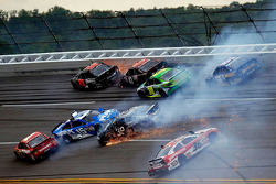 Huge crash involving Kurt Busch, Clint Bowyer, Jamie McMurray, J.J. Yeley, Ryan Newman, David Stremme and Martin Truex Jr.