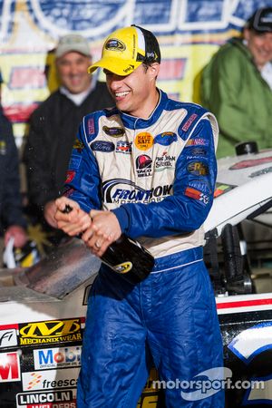 Pós-corrida: o vencedor David Ragan, Frontrow Motorsports Ford