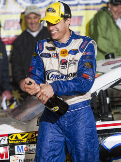 Victory lane: race winner David Ragan, Frontrow Motorsports Ford