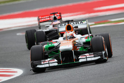 Paul di Resta, Sahara Force India lidera Jenson Button, McLaren