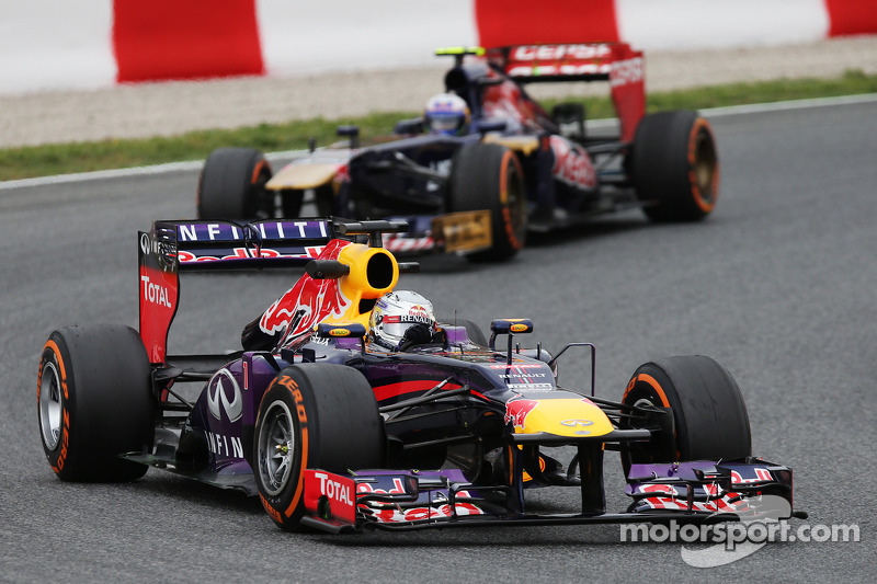 Sebastian Vettel, Red Bull Racing devance Daniel Ricciardo, Scuderia Toro Rosso