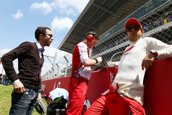 Felipe Massa, Ferrari, com Rob Smedley, engenheiro de corrida da Ferrari e Nicolas Todt, seu manager, no grid