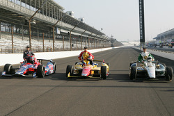 Polesitter Ed Carpenter, Ed Carpenter Racing Chevrolet. second place qualifier Carlos Munoz, Andretti Autosport Chevrolet, third place qualifier Marco Andretti, Andretti Autosport Chevrolet