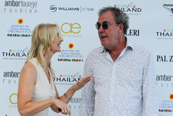 Jeremy Clarkson, com Sonia Irvine, no Amber Lounge Fashion Show