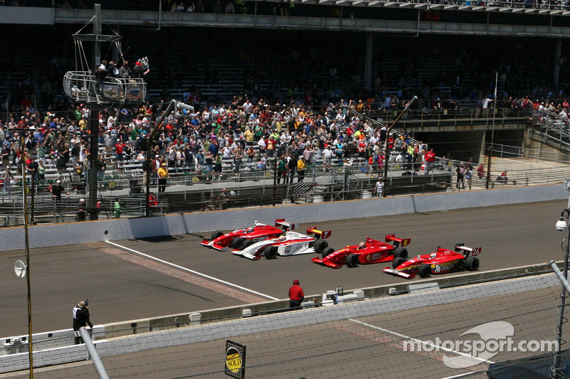 3) 0s0026, Peter Dempsey (IRL), em Indianápolis (EUA), Indy Lights, 2013. 2º: Gabby Chaves