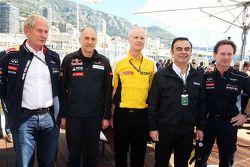 El Dr. Helmut Marko, Red Bull Motorsport Consultor con Franz Tost director de Scuderia Toro Rosso; C