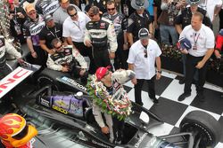 Tony Kanaan, KV Racing Technologies celebra