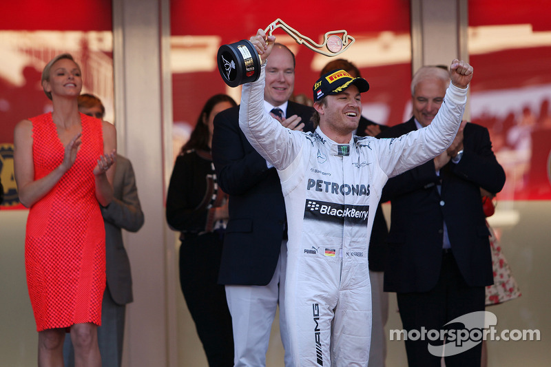 Race winner Nico Rosberg, Mercedes AMG F1 celebrates on the podium