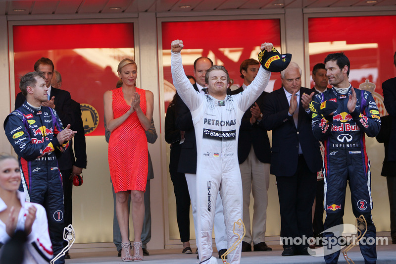 Het podium, Red Bull Racing, tweede; Nico Rosberg, Mercedes AMG F1, racewinnaar; Mark Webber, Red Bu