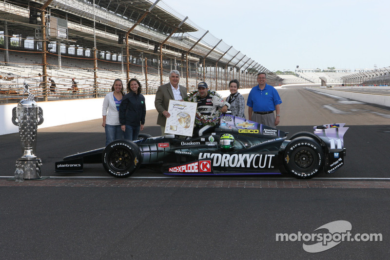 O vencedor Tony Kanaan, KV Racing Technology Chevrolet comemora