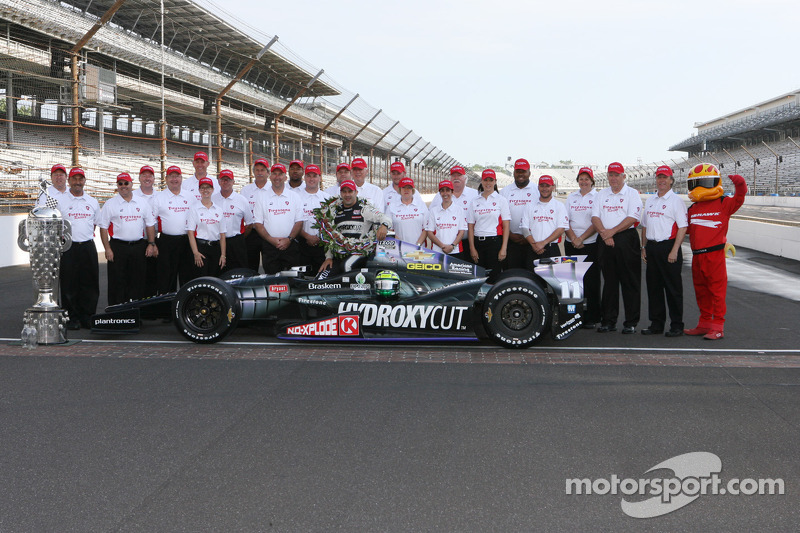 Race winner Tony Kanaan, KV Racing Technology Chevrolet celebrates