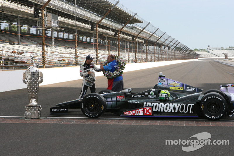 Race winner Tony Kanaan, KV Racing Technology Chevrolet celebrates