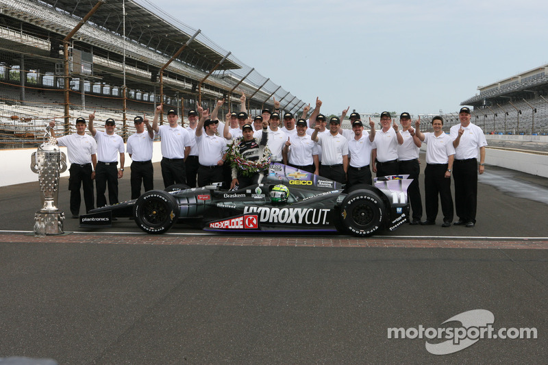 O vencedor Tony Kanaan, KV Racing Technology Chevrolet comemora