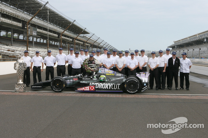 O vencedor Tony Kanaan, KV Racing Technology Chevrolet comemora