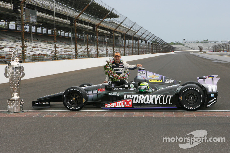 O vencedor Tony Kanaan, KV Racing Technology Chevrolet comemora