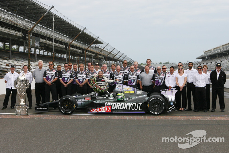 O vencedor Tony Kanaan, KV Racing Technology Chevrolet comemora