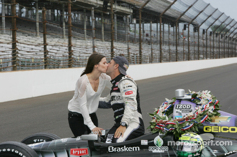 O vencedor Tony Kanaan, KV Racing Technology Chevrolet comemora