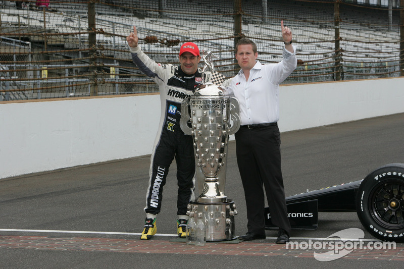 O vencedor Tony Kanaan, KV Racing Technology Chevrolet comemora