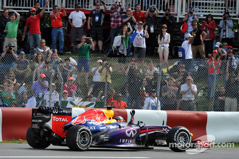 Race winner Sebastian Vettel, Red Bull Racing celebrates