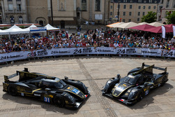 El #31 Lotus Praga LMP2 Lotus T128: Kevin Weeda, Christophe Bouchut; y el #32 Lotus Praga LMP2 Lotus