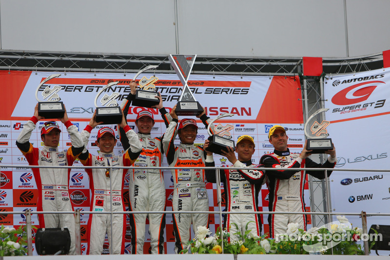 GT300 podium: winner Shinichi Takagi, Takashi Kobayashi